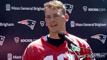 Mac Jones aims to 'earn the respect' of Patriots after rough 2022 season