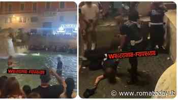Bagno nella fontana di Trevi: poi colpisce due agenti a calci e pugni