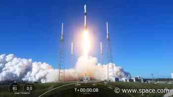 SpaceX launch 22 Starlink 'V2 mini' satellites into orbit, lands rocket at sea (video)