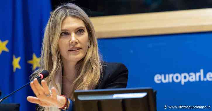 Eva Kaili torna libera e attacca l’indagine sulle euromazzette: “Uno scandalo che i deputati siano spiati dai servizi”. E annuncia: “Voglio tornare in Parlamento”