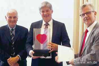 Große Ehre für Prof. Eckhard Wolf