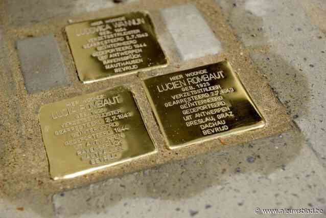 Struikelstenen voor familie van kunstenaar Jan Vanriet onthuld. “Zonder de concentratiekampen was ik er nooit geweest.”