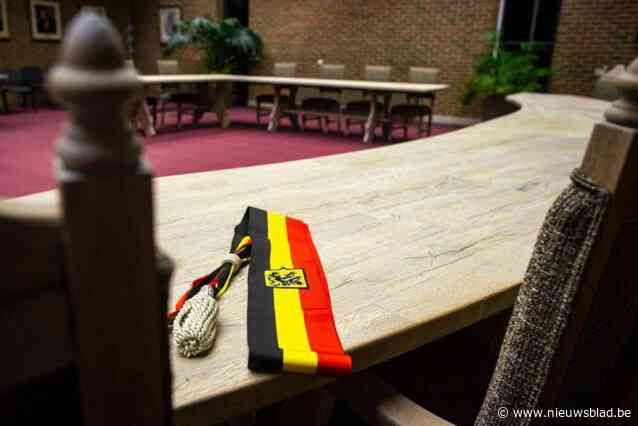 GEMEENTERAAD. Plek voor uitkijktoren deze zomer ingericht, maar nu staat er nog graan op