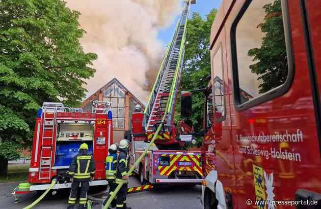 FW-RD: Großfeuer auf dem Gut Schierensee eine Person verletzt und fünf Pferde gerettet.