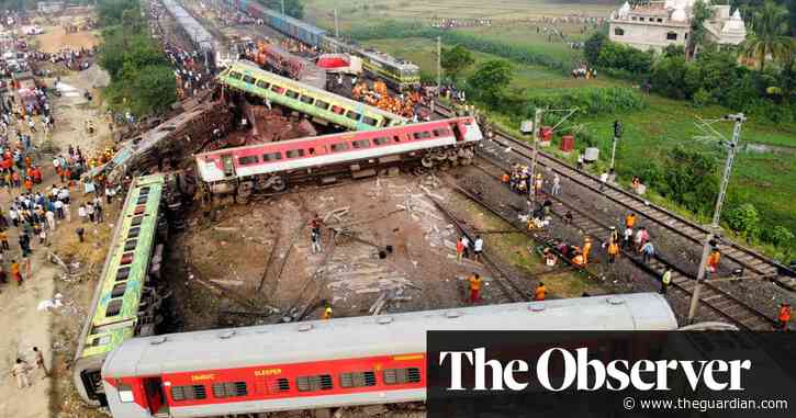 ‘Wailing for help’: passengers and bystanders tell of India train crash horror