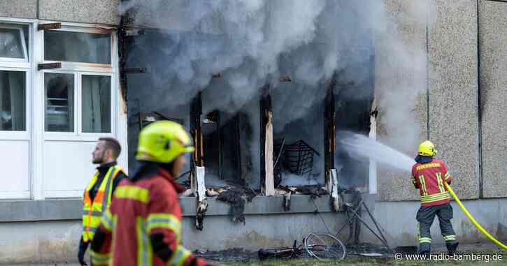 Tödlicher Brand in Flüchtlingsunterkunft: Polizei ermittelt
