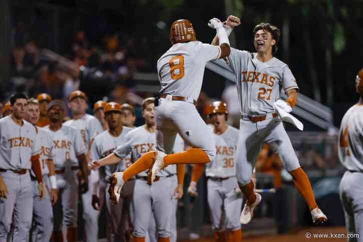 Huge 3rd inning lifts Texas Longhorns to regional title, spot in super regionals