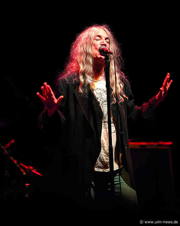 "An evening of words & music“: Rocklegende Patti Smith und Band in Ulm im Wiblinger Klosterhof