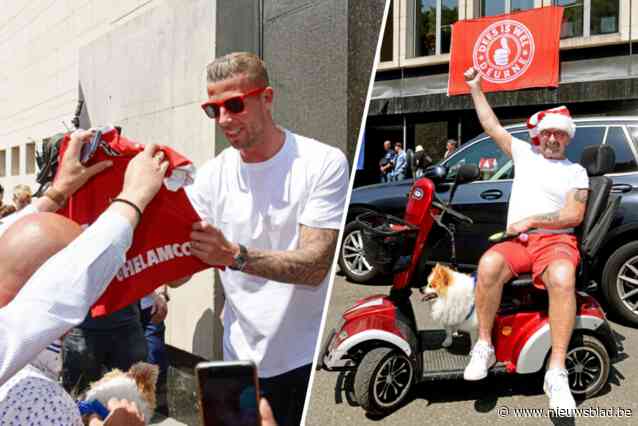 IN BEELD. Antwerp-kampioenen gehuldigd in districtshuis van Deurne, als voorproefje op knallend feest vanavond op Grote Markt