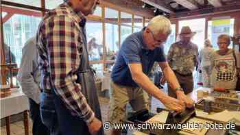Buchbinden im Heimatmuseum: Uraltes Handwerk wird in Gechingen lebendig