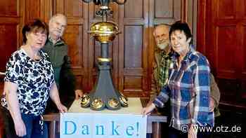 Wetterfahne kehrt zum Schloss Hummelshain zurück