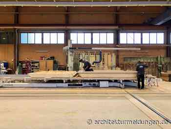 Besuch in der Produktionshalle: Holzrahmenbau, bestens gedämmt mit Holzfaserprodukten