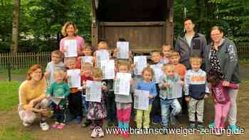 Wiedaer Kindergartenkinder erhalten die Zorger Wandernadel