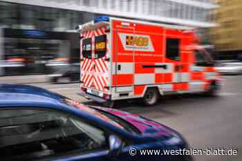 Barntrup: Opel prallt gegen Bus