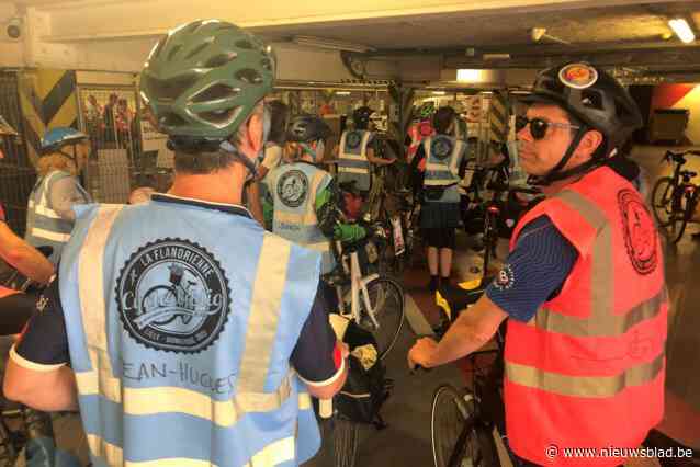 50 bibliothecarissen fietsen samen door de Frans-Belgische grensstreek