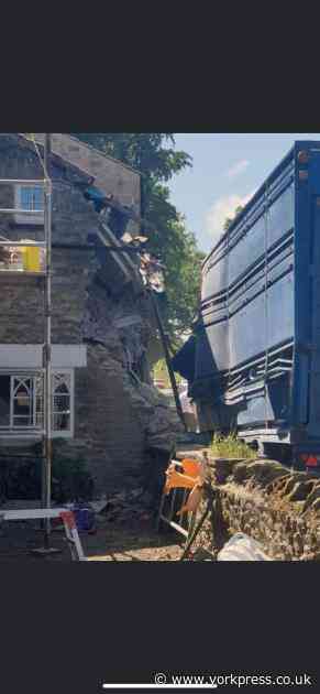 A170  reopens after trailer collides with property