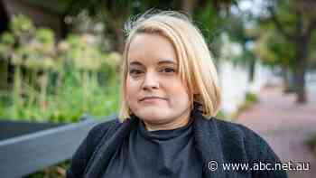 Access taxi 'roulette' is leaving people with disabilities waiting for hours, advocate says