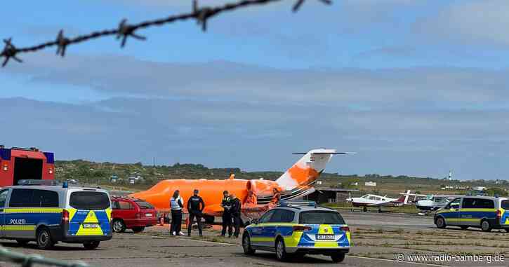 Klima-Demonstranten besprühen Privatjet auf Sylt mit Farbe