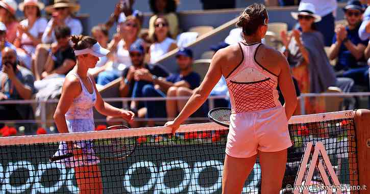 Roland Garros, anche l’ucraina Svitolina non stringe la mano a Sabalenka. La bielorussa: “Ma io non sostengo la guerra”