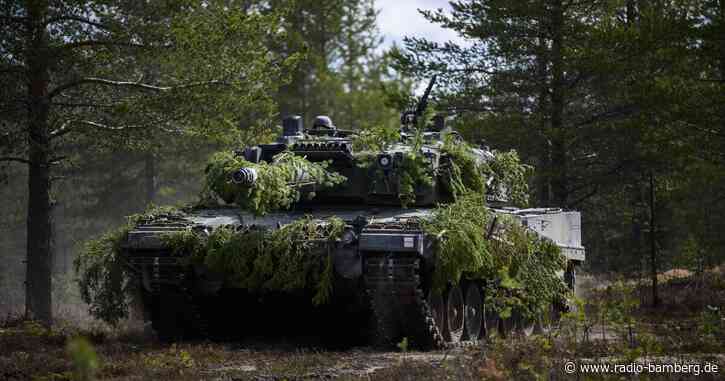 Moskau präsentiert Traktoren als zerstörte Leopard-Panzer