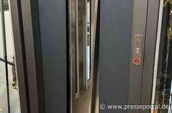 FW Stockach: Fahrstuhltüre hängt fest