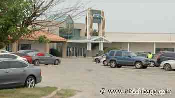 3 suspects sought after police pursuit on Bishop Ford Expressway ends at suburban mall