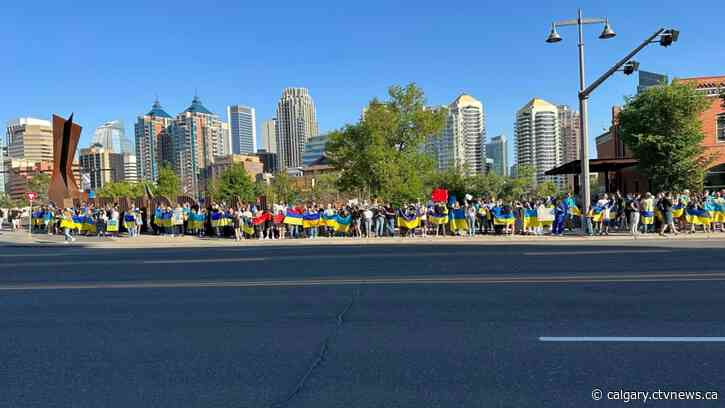 Calgary's Ukrainian community holds rally in response to dam destruction
