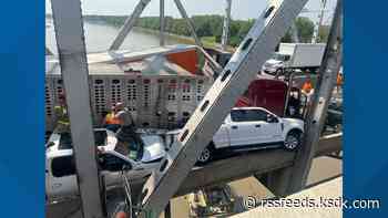 I-70 reopened after multi-vehicle crash involving cattle trailer on Rocheport Bridge