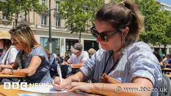 France: Paris Champs-Élysées hosts mass spelling contest