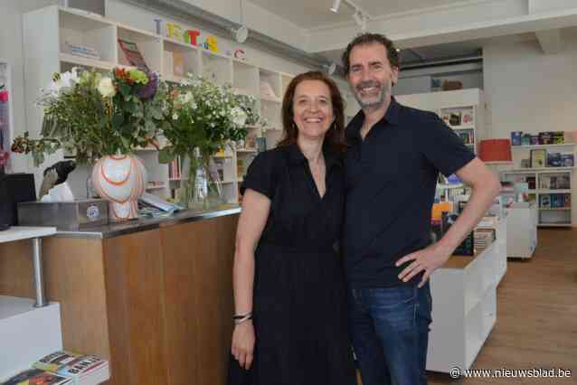 Letters & Co heropent in vernieuwde boeken- en koffiezaak: “We wilden beste hoek van Deinze niet kwijtspelen”