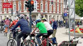 Grüner Rad-Pfeil in Jena - er hängt auf Bewährung