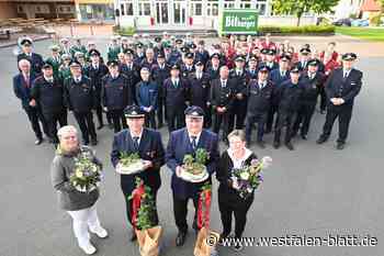 Feuerwehr Godelheim überrascht zwei Hauptbrandmeister zum Abschied