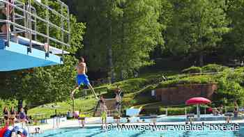 Freibad Bad Herrenalb: Viele Besucher zum Saisonstart