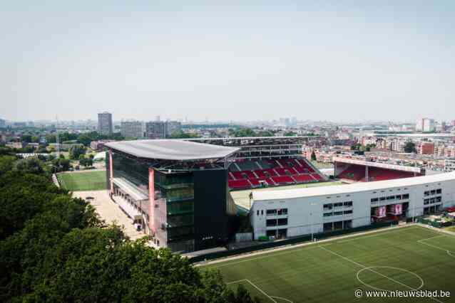 Bosuil: op vergunning nieuwe tribune is het minstens drie maanden wachten