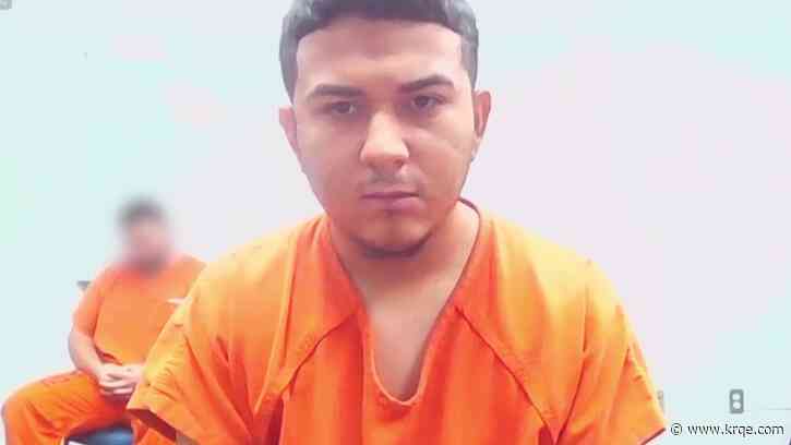 Albuquerque man accused of killing girlfriend will stay behind bars