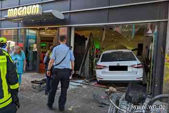Schwerer Unfall mit Verletzten am Bremer Platz: Auto fuhr in Spielothek