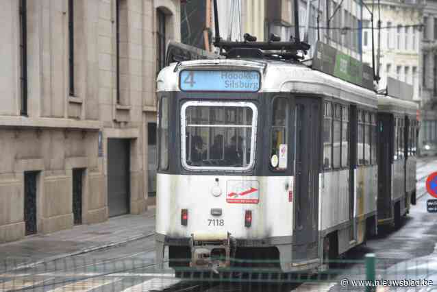 PVDA deelt hardgekookte eitjes uit voor pendelbus om de acht minuten: “Frequentie van een kwartier is veel te laag”