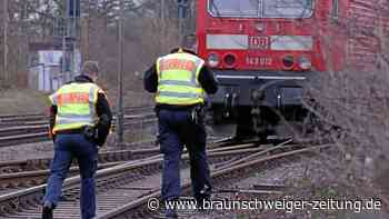 Ab Bremen: Frauen fahren elf Stunden auf Güterzug mit