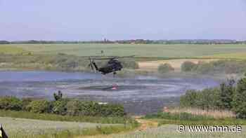 Löschhubschrauber der Bundeswehr bekämpfen Großbrand