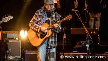 Neil Young Launching West Coast Solo Acoustic Theater Tour in July