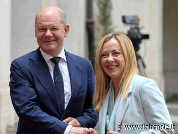 Migranti, Meloni vede Scholz e sollecita la Ue: "Italia lasciata sola, agire insieme"