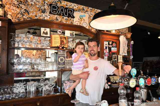 Mike (38) laat het beste café van Harelbeke over: “Na tien jaar wil ik meer tijd maken voor mijn dochtertje”