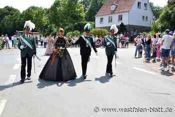 Schützenfest-Umzug in Niesen: Fanfaren erklingen für die Majestäten