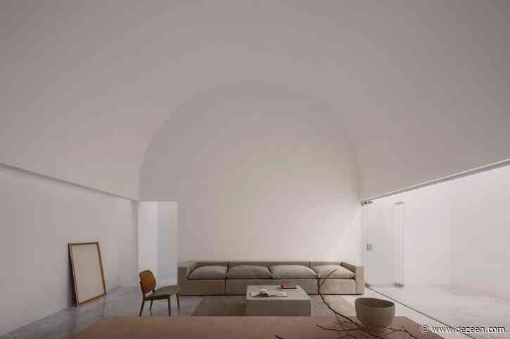 Dezeen Debate features "austere but chic" home in Mexico