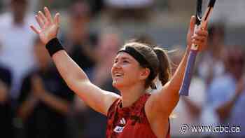 Unseeded Karolina Muchova to face No. 1 Iga Swiatek in French Open women's final