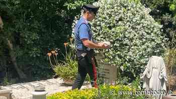 Vandalo al cimitero: danneggiate dodici tombe al Verano