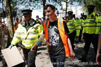 Shooters Hill Road: Just Stop Oil protestors removed