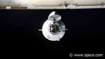 SpaceX Dragon breaks 2 space shuttle orbital records