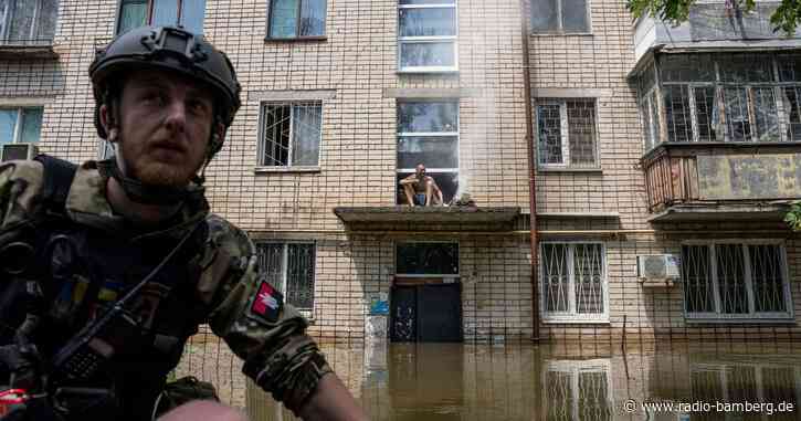 Fluthelfer in Cherson: «Sie schießen die ganze Zeit»