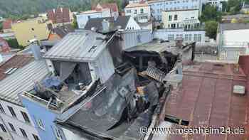 „Hochriskante Situation“: Warum ein Dacheinsturz beim Großbrand in Wasserburg die Wende brachte